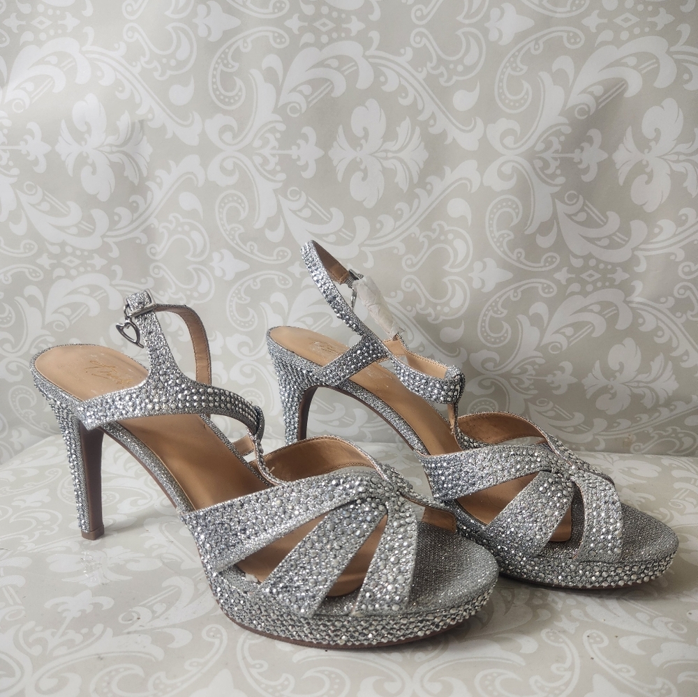NWOT Thalia Sodi Glittering Silver Heels